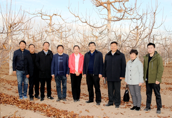 dde82a26472b4c67afad722ff599fa72.jpg 合影留念_副本.jpg